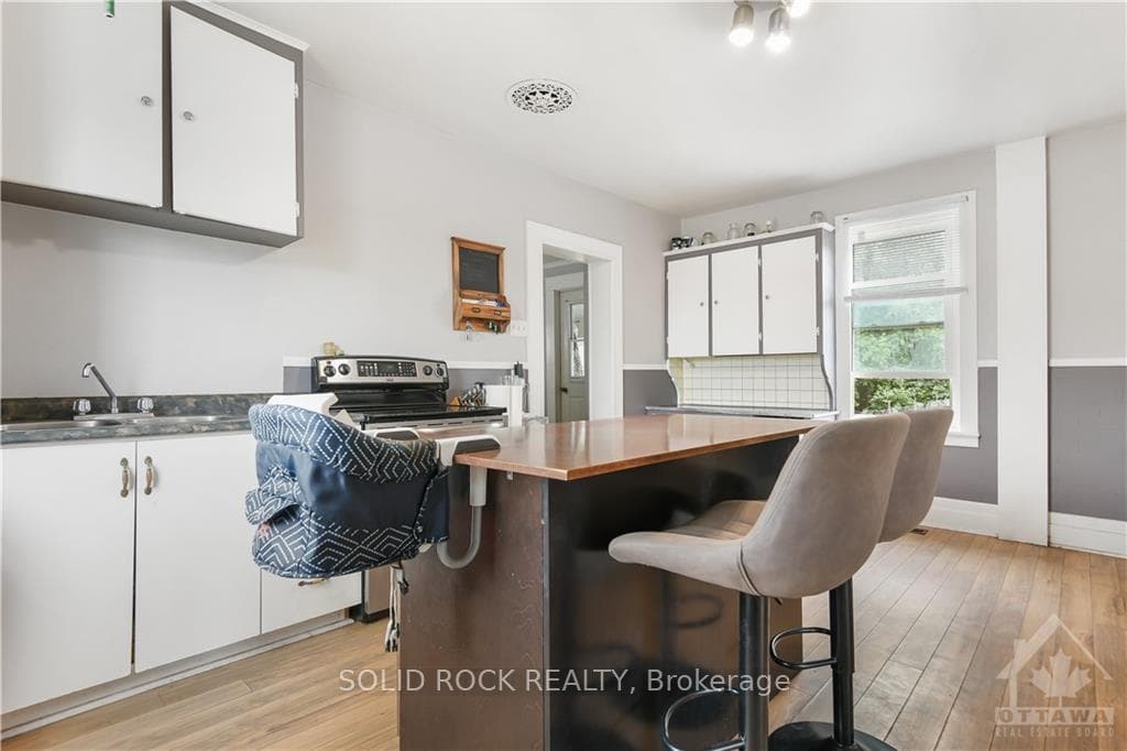 873 RAGLAN Street photo 16