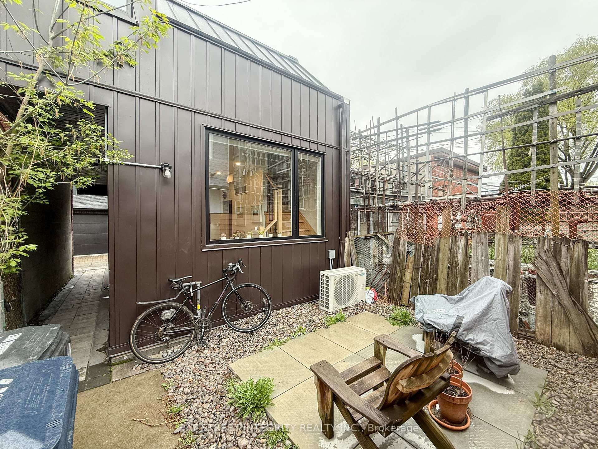 598 Crawford Street Unit Laneway photo 17