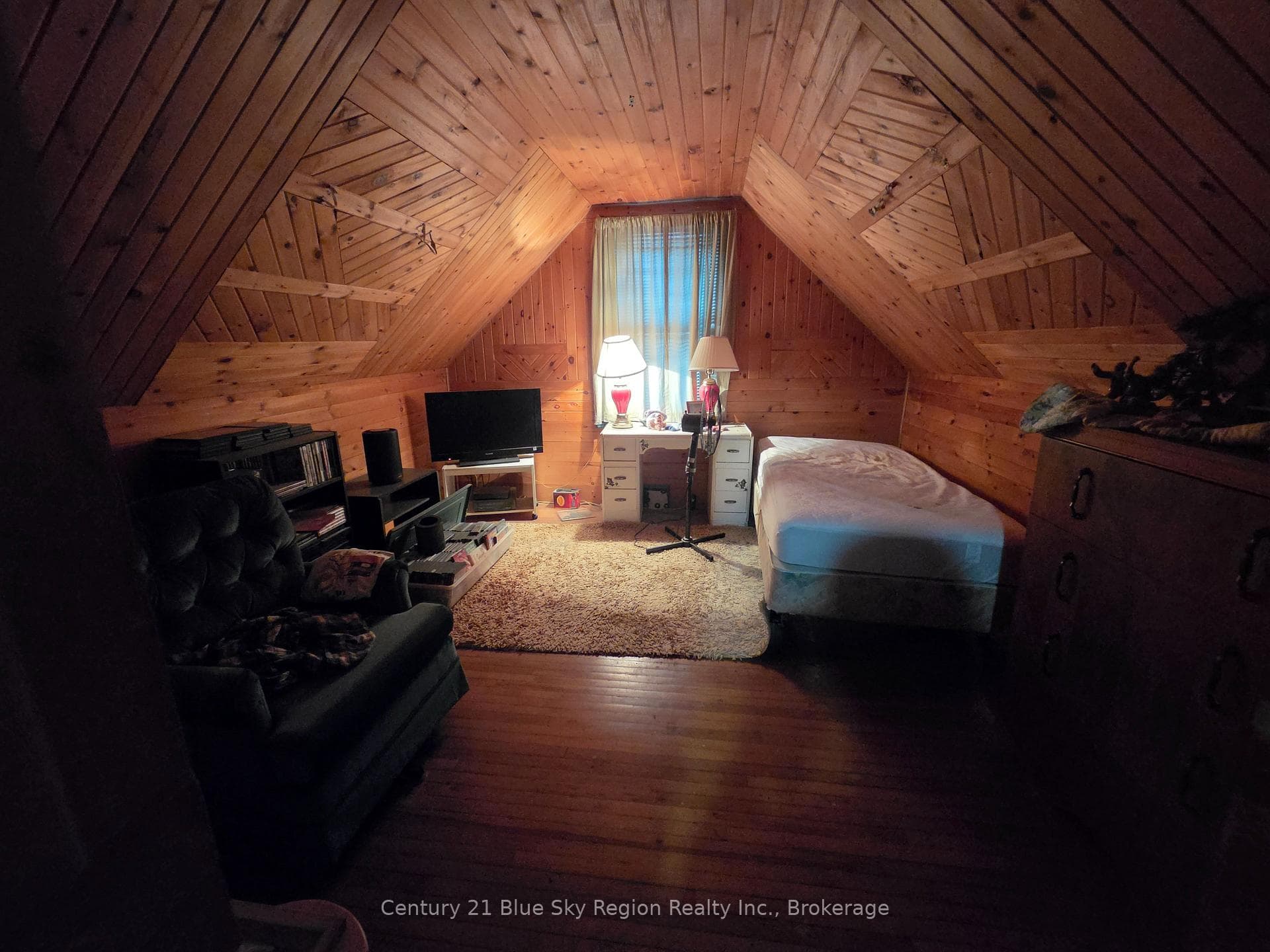 732 McIntyre Street photo 13