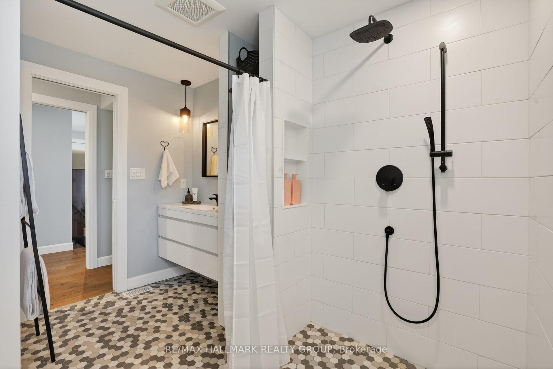 1583 MAXIME Street photo 16
