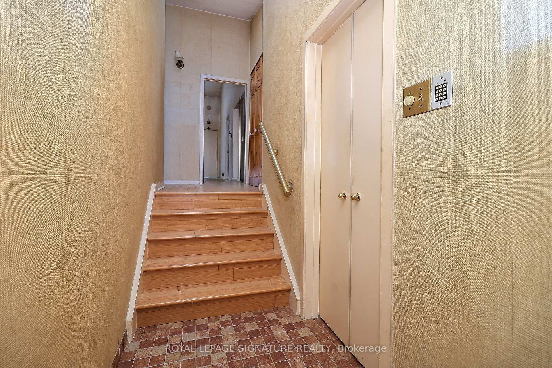 155 Three Valleys Drive photo 3