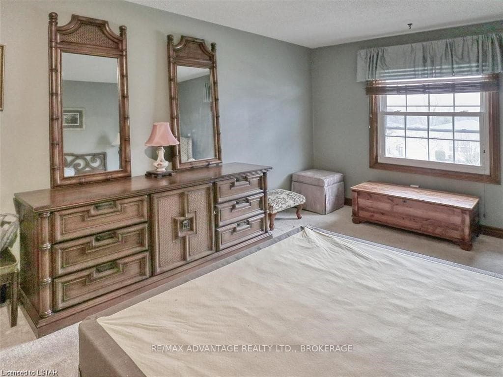 228 SUFFOLK Place photo 25