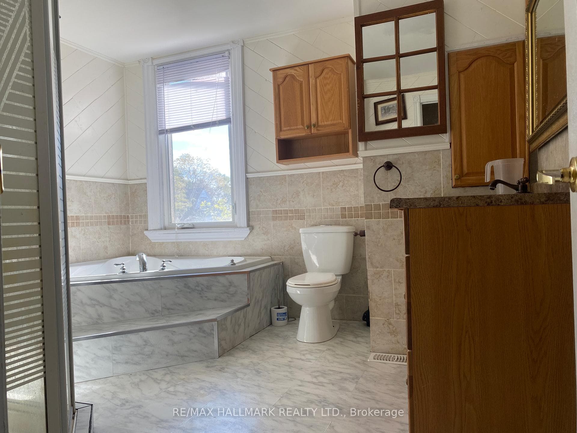 5440 Yonge Street photo 9