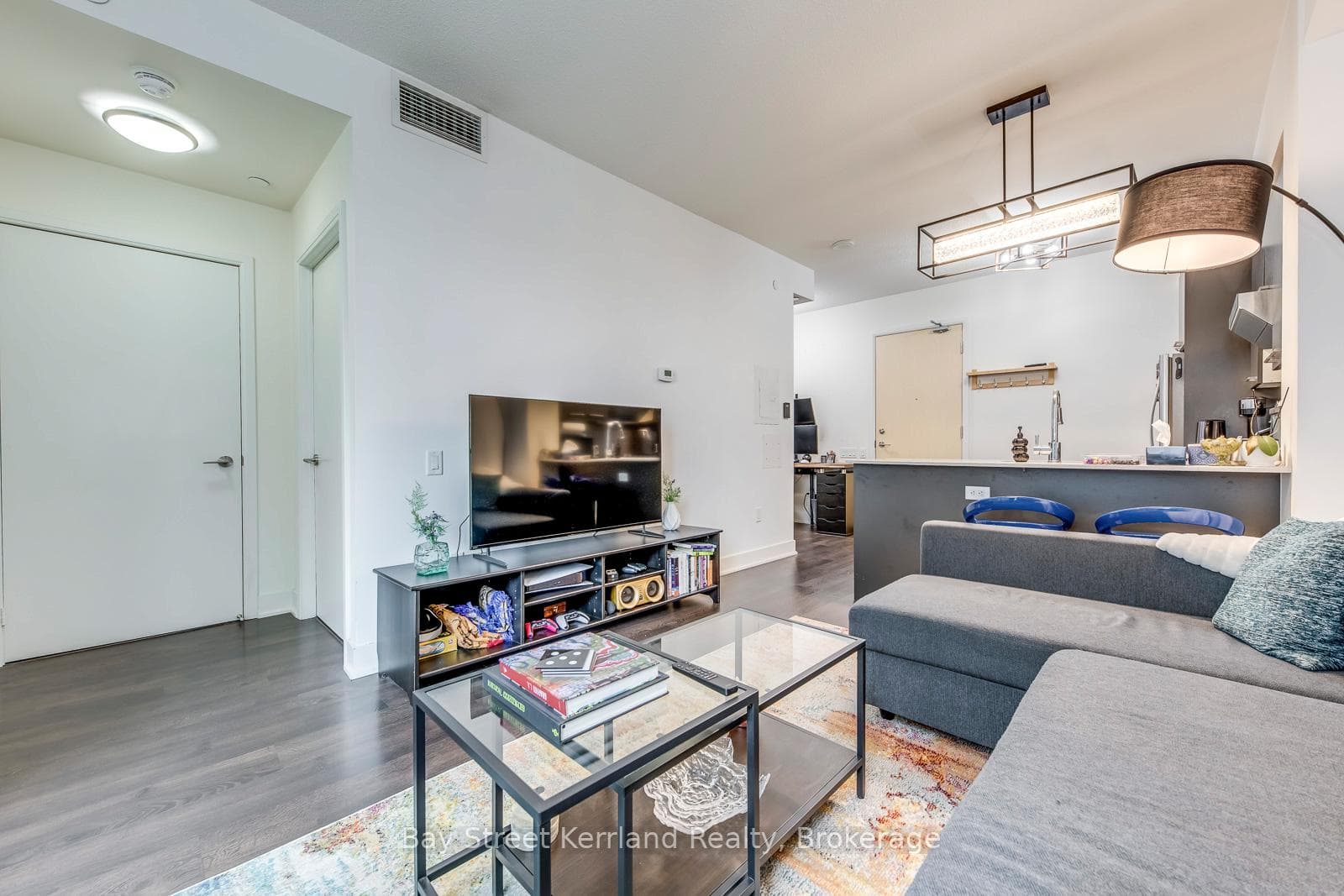 30 Roehampton Avenue Unit 407 photo 11