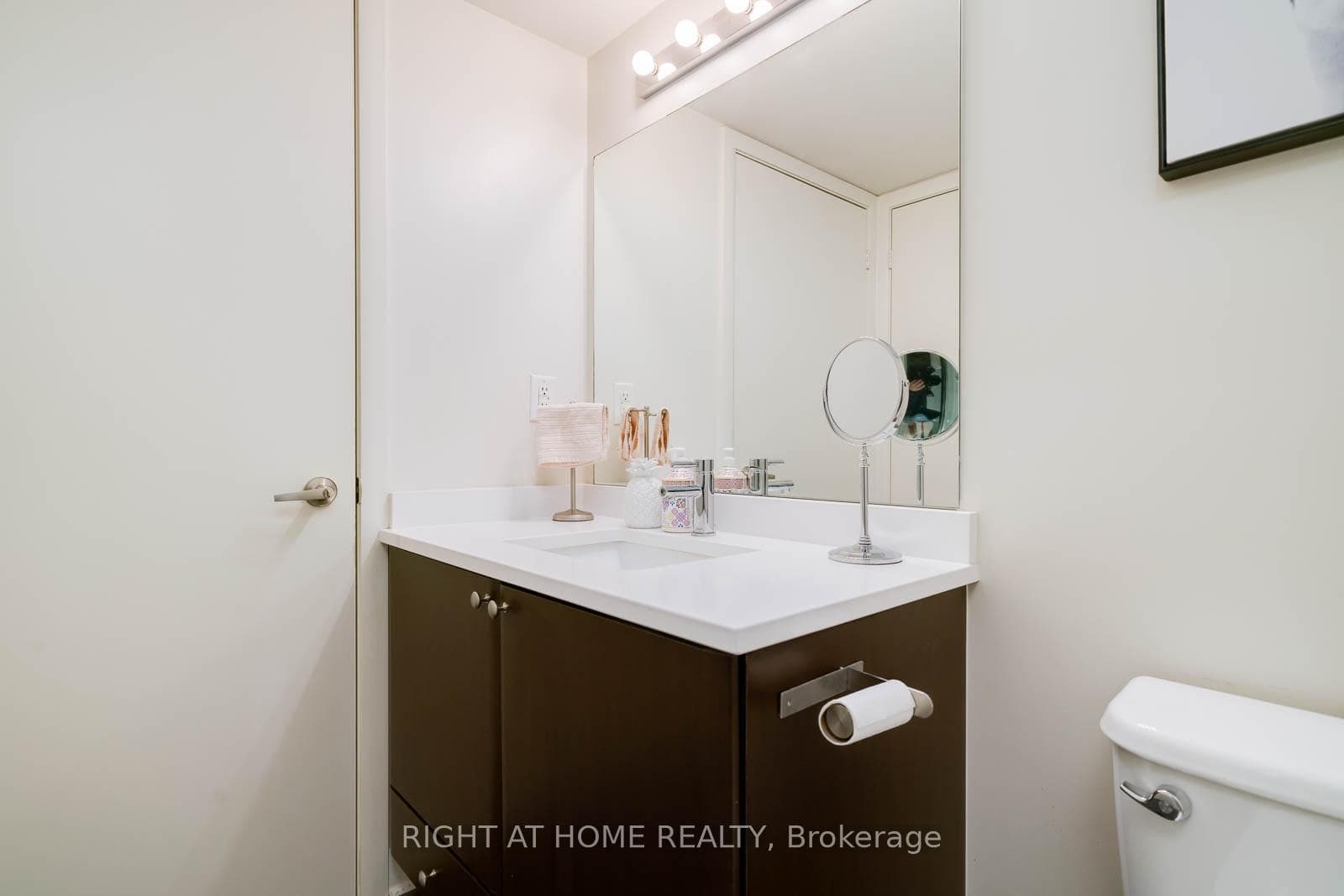 525 Wilson Avenue Unit 827 photo 21