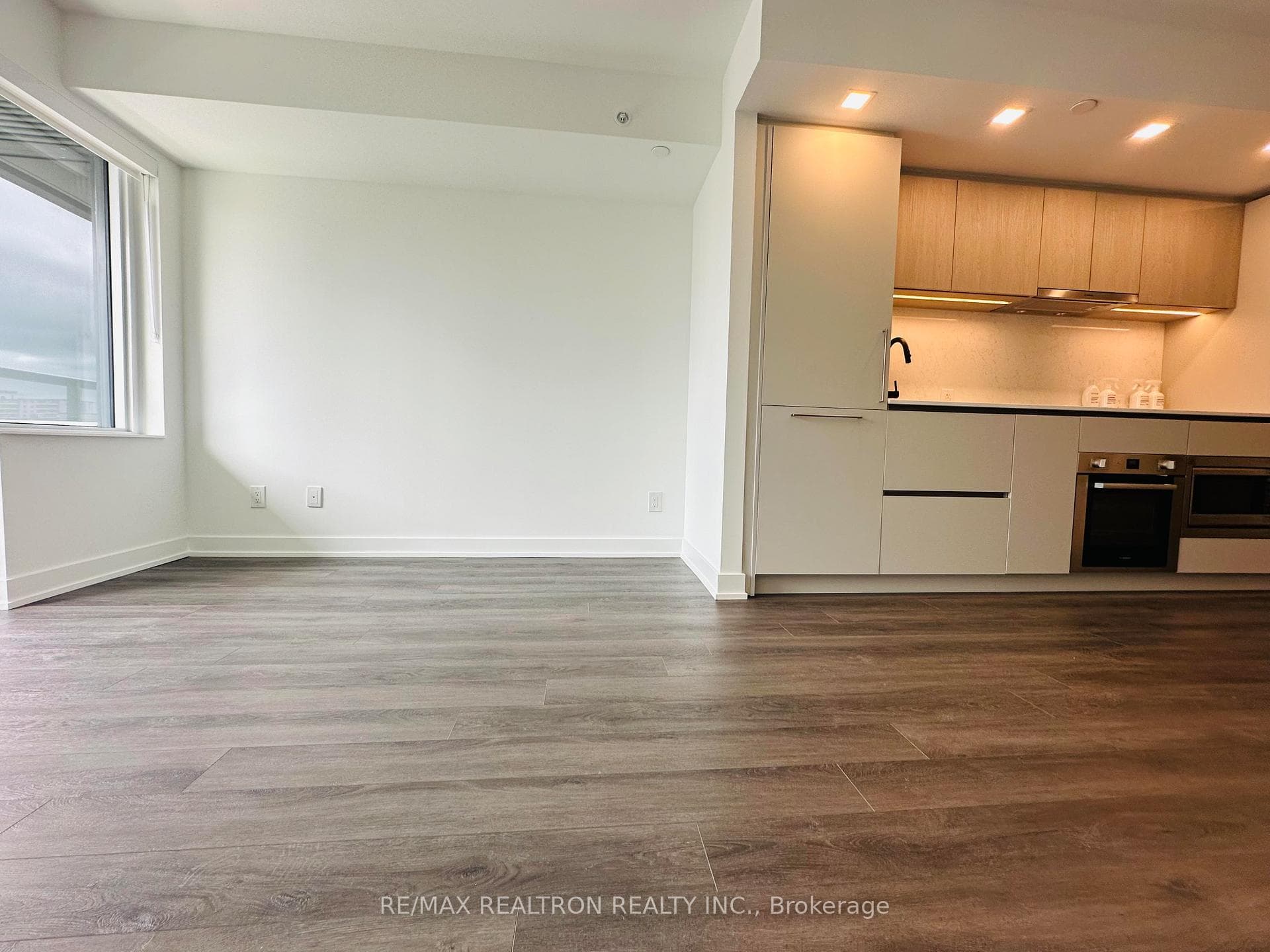 609 Sherbourne Street Unit 1201 photo 6