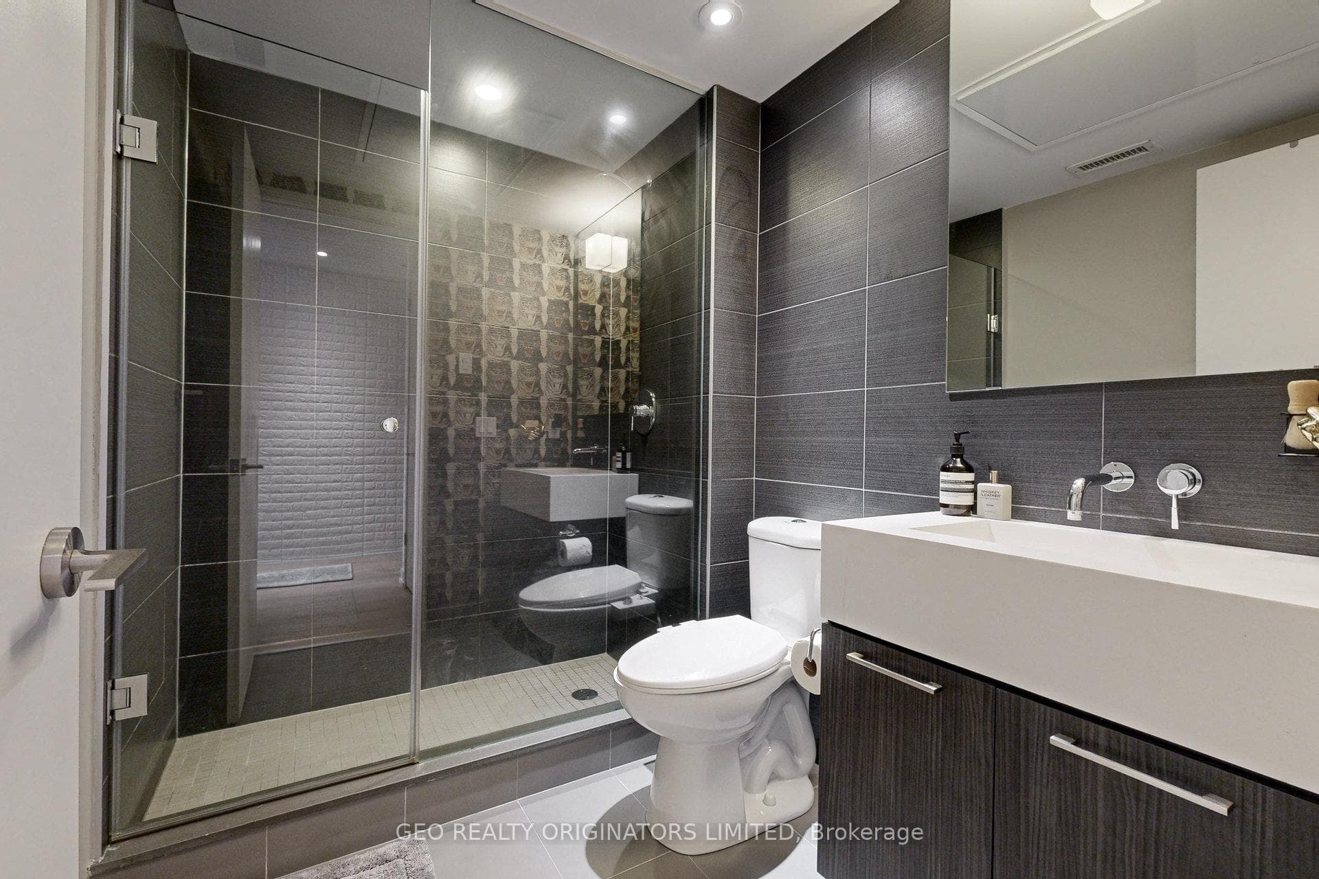 461 Adelaide Street Unit 732 photo 9