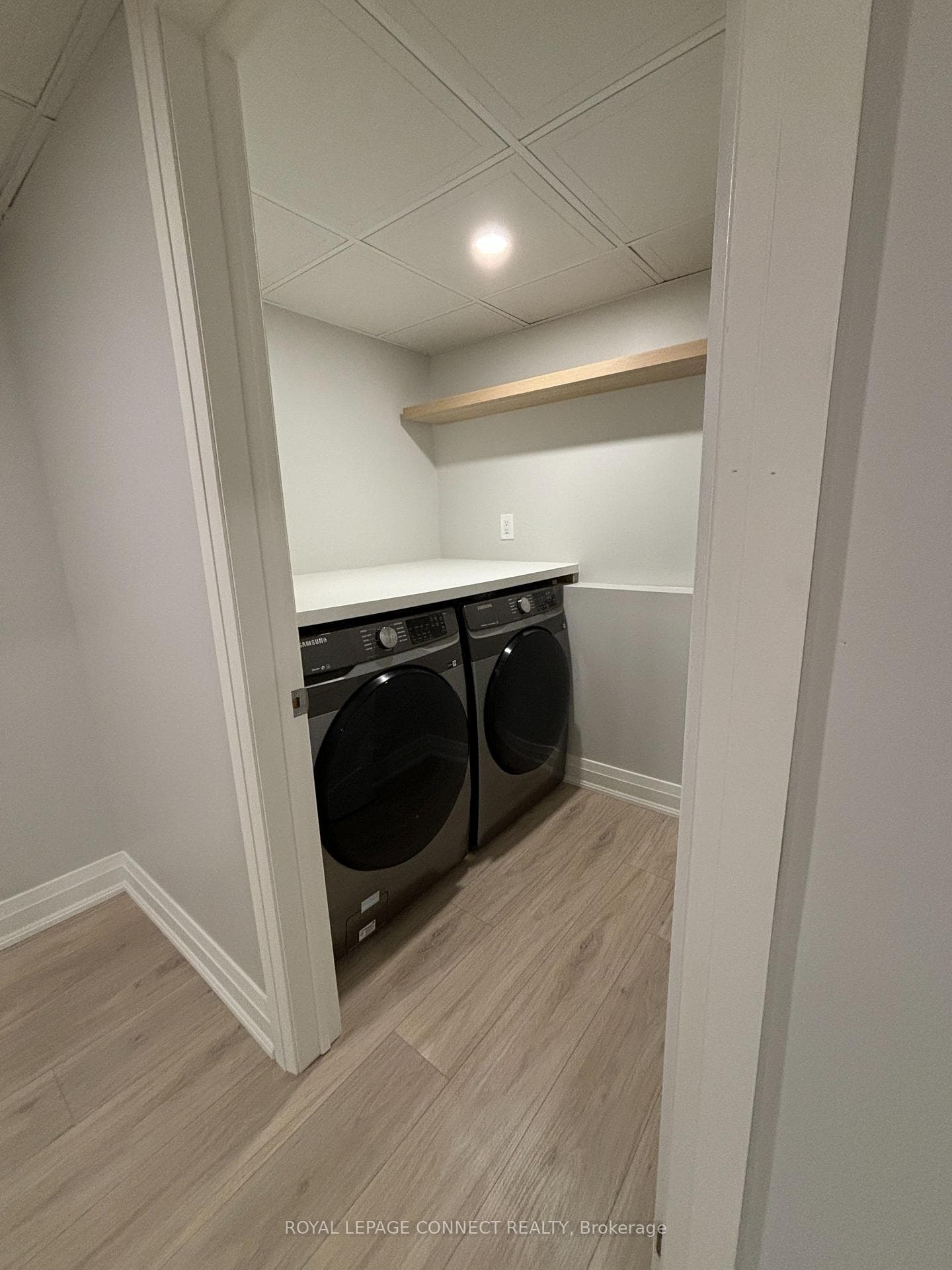 94 Mowat Crescent photo 24