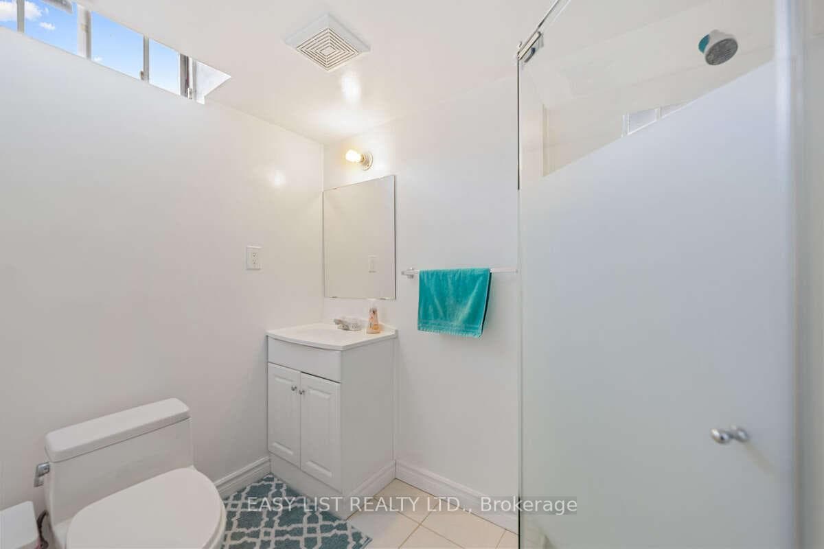 109 Whitney Place photo 19