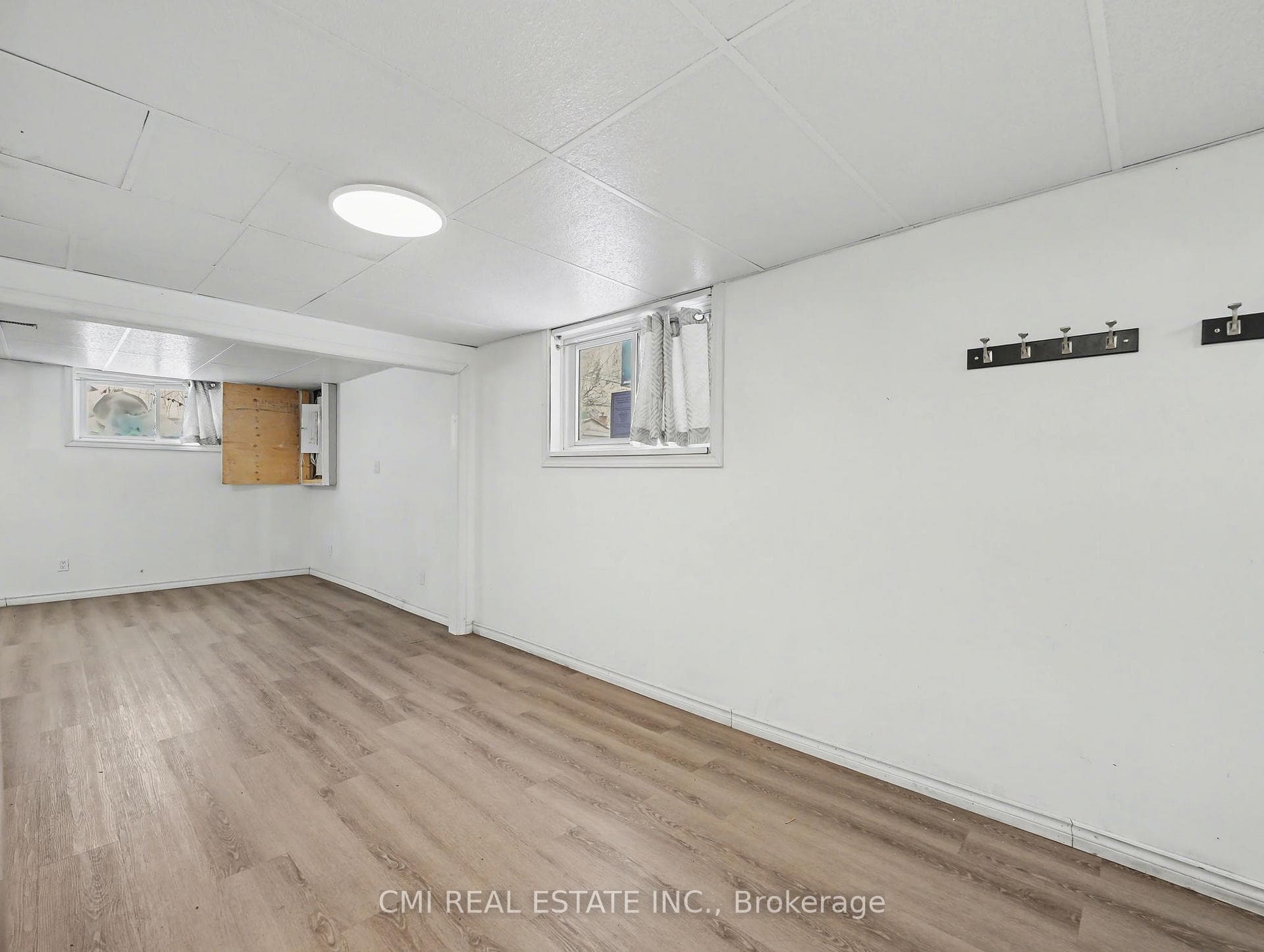 4306 East Avenue photo 22