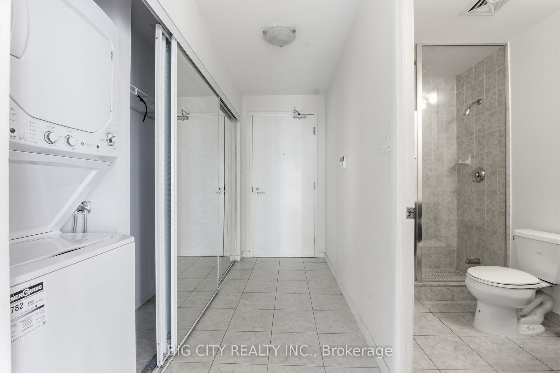 37 Grosvenor Street Unit 2307 photo 4