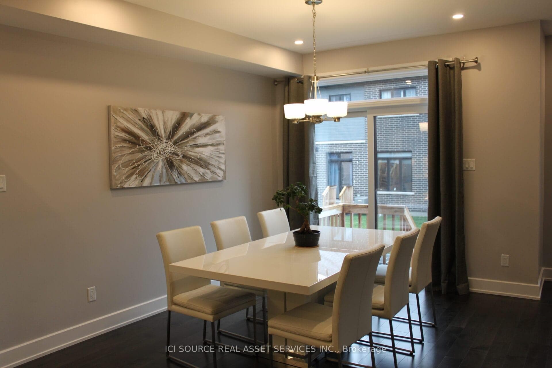 333 Lysander Place photo 5