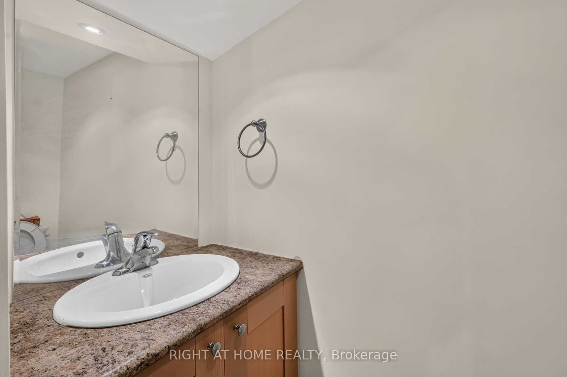 215 Glamis Road Unit 11 photo 24