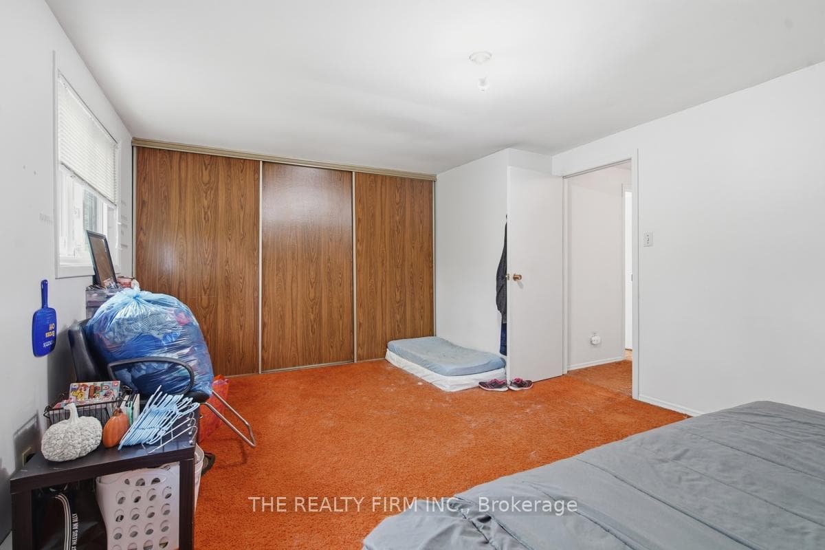 159 Sandringham Crescent Unit 32 photo 17