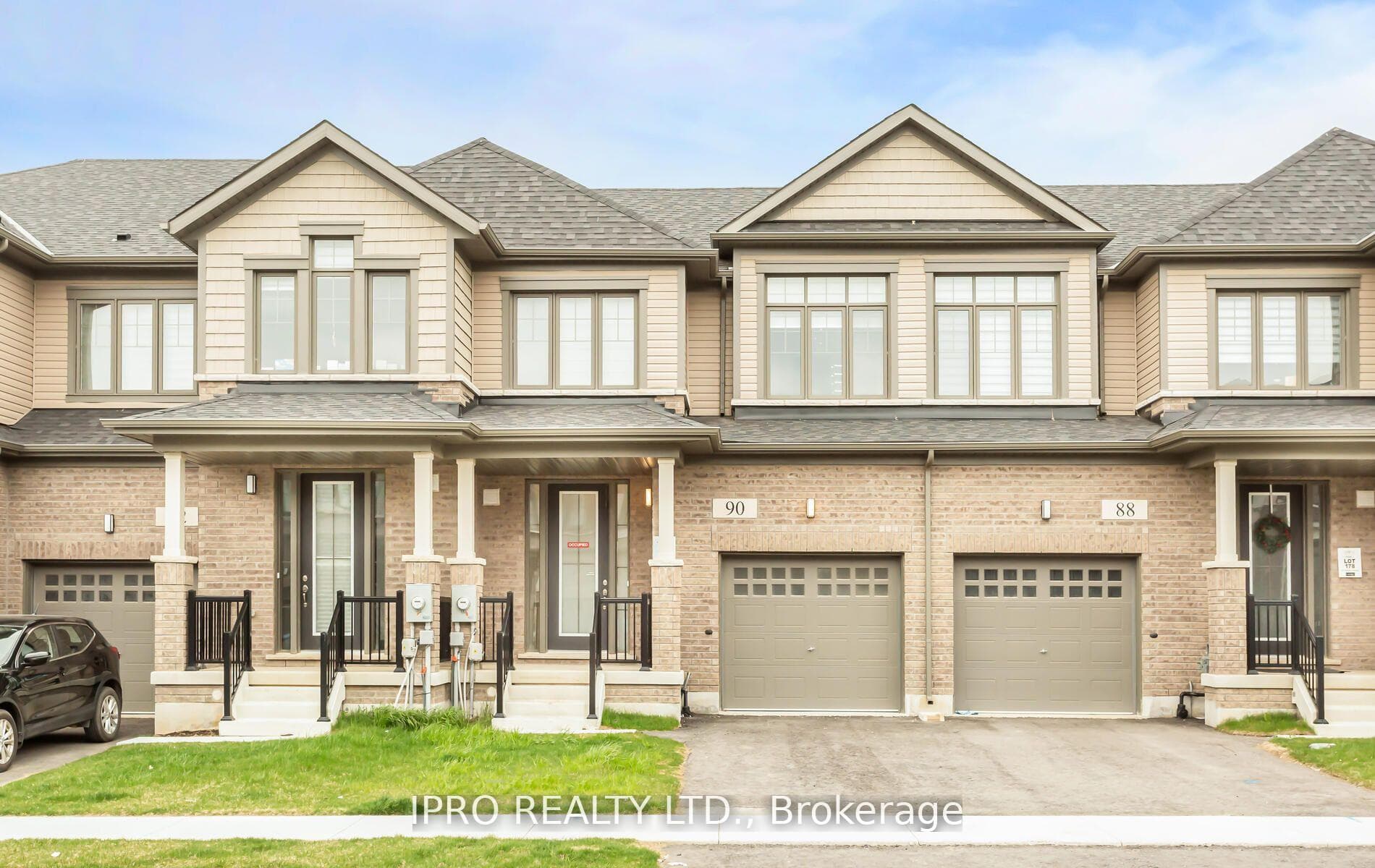 90 Freedom Crescent photo 1