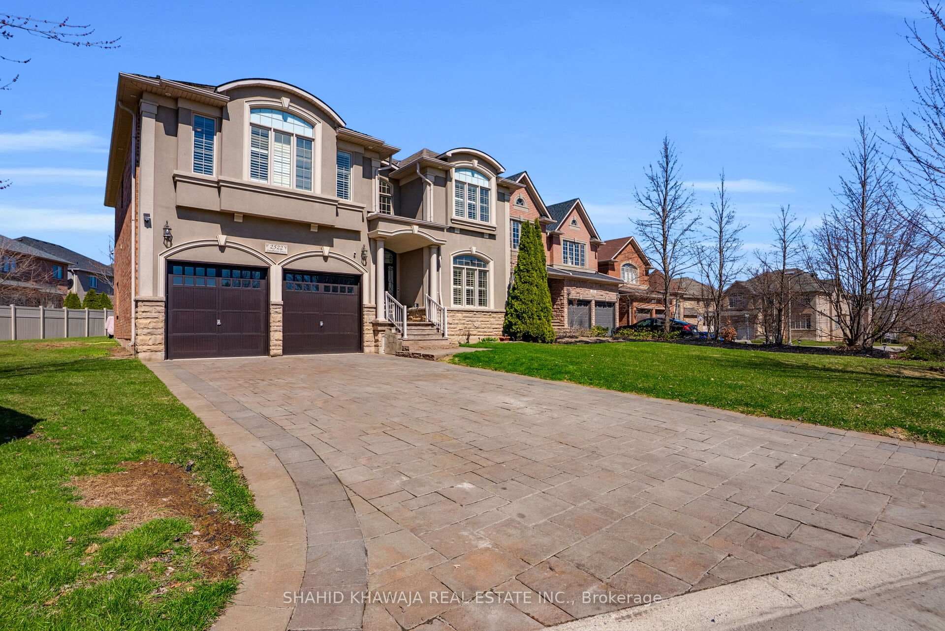 2522 Lyndhurst Drive photo 3