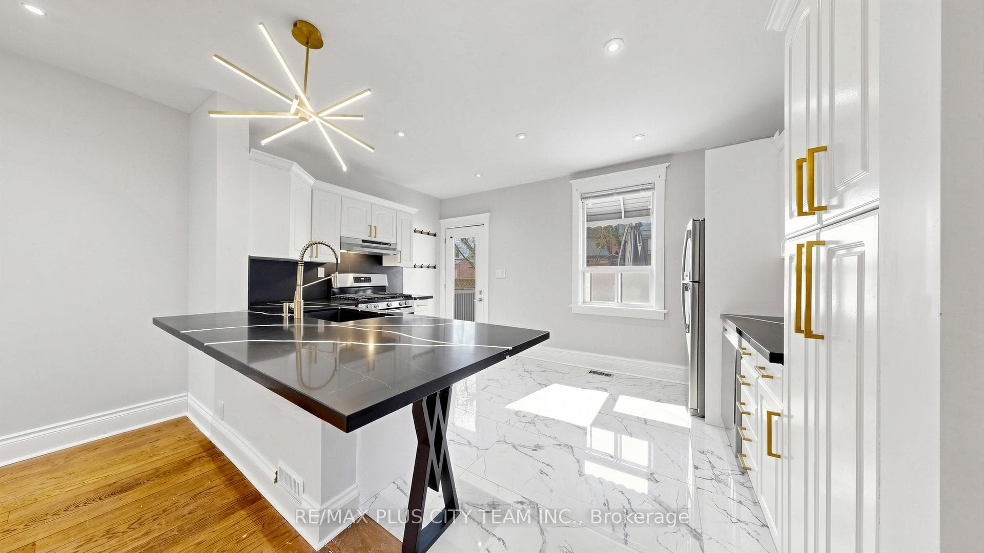402 Woodbine Avenue photo 1