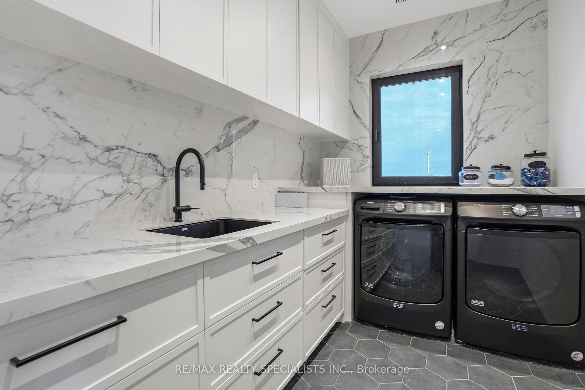 295449 8th Line photo 29