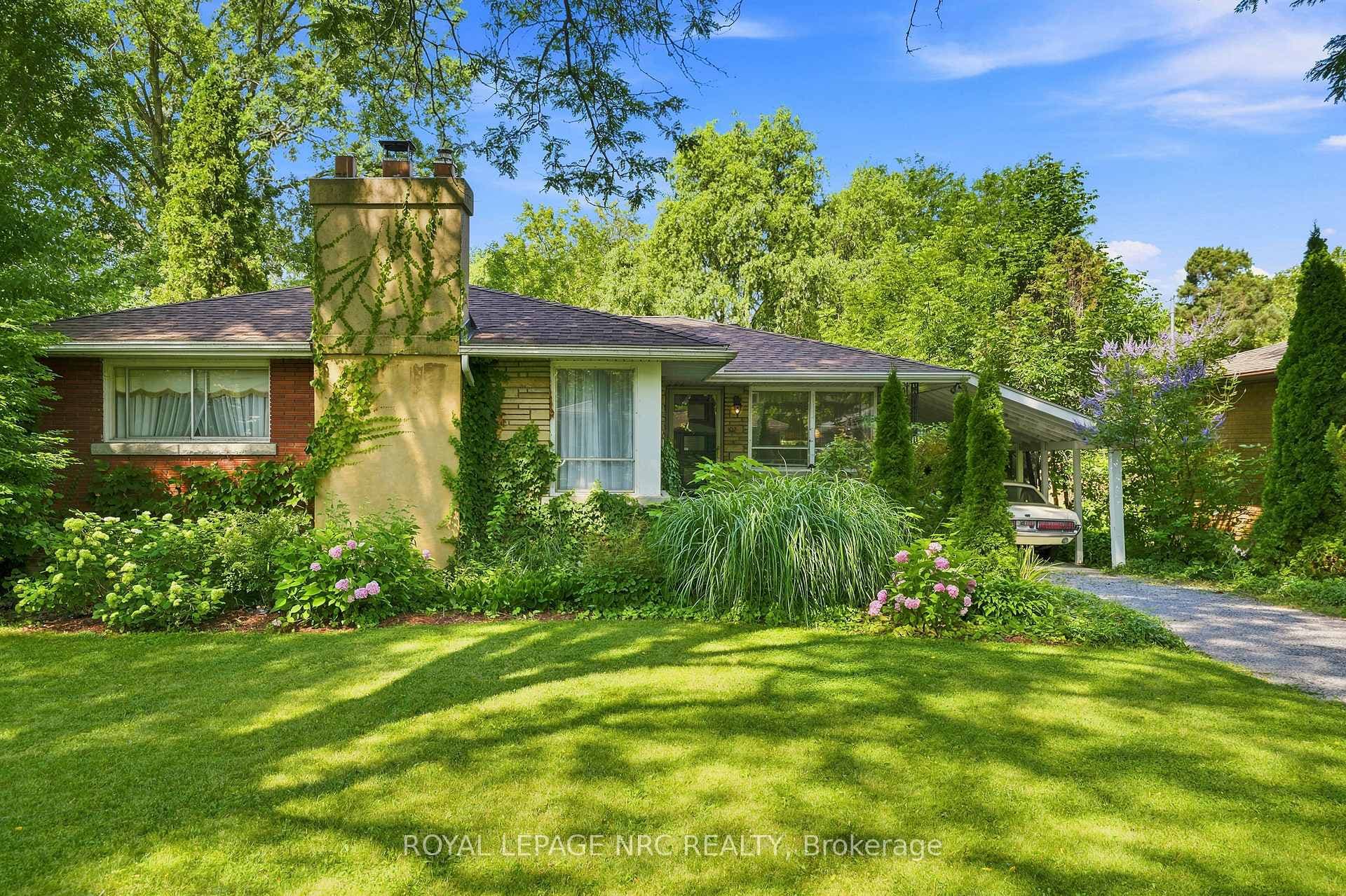 102 Masterson Drive photo 1