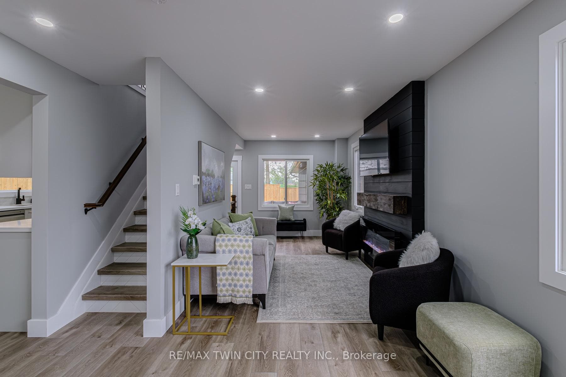 556 Paris Road photo 15