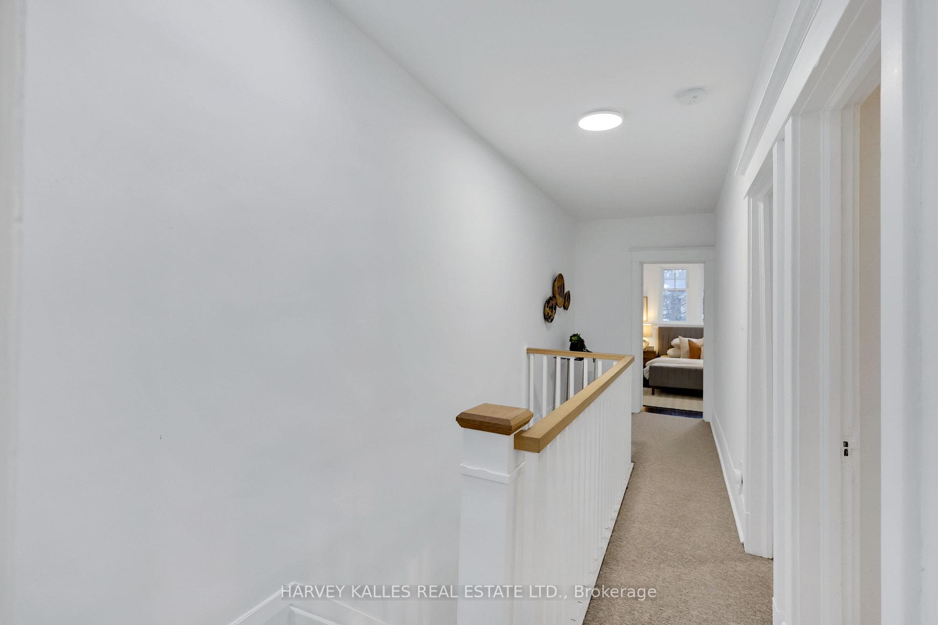 318 Forman Avenue photo 25