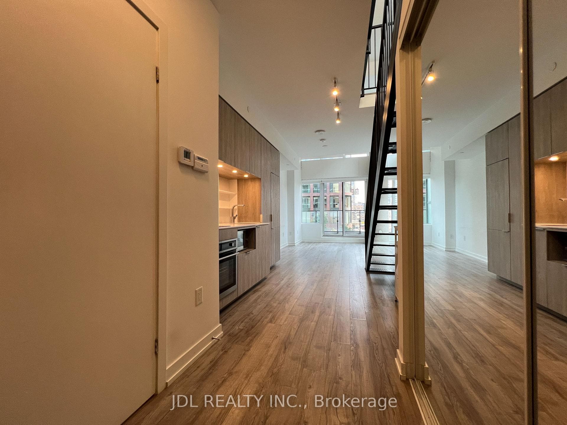 77 Shuter Street Unit 222 photo 9