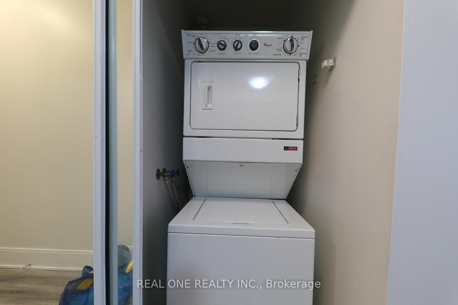 330 Burnhamthorpe Road Unit 2708 photo 17