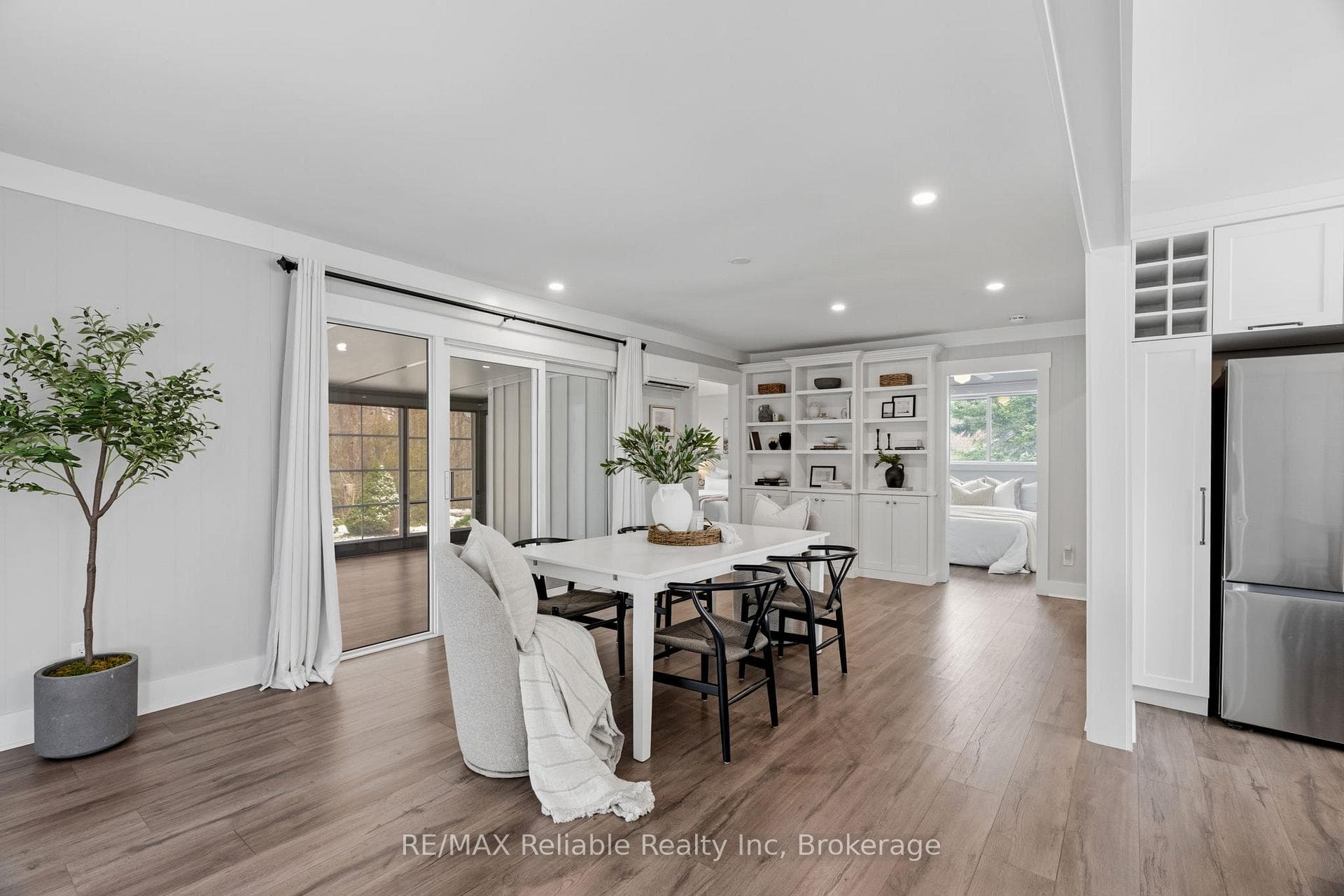 Spacious Dining area