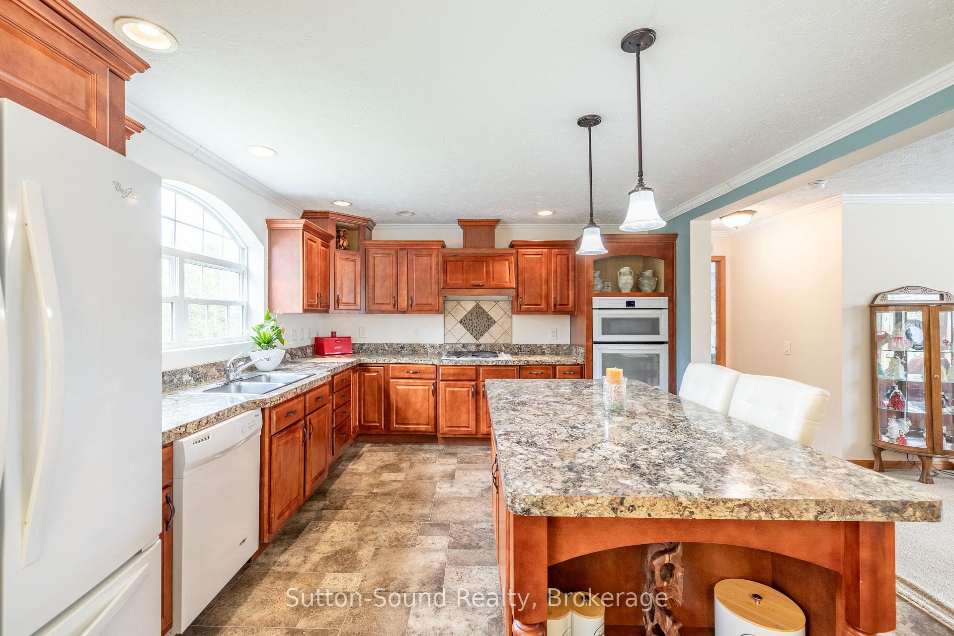21 Cardinal Avenue photo 9