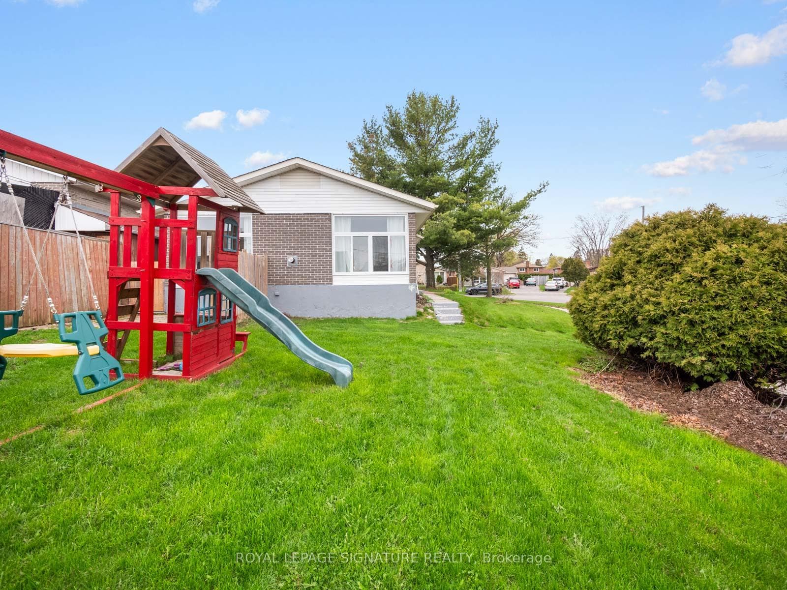 19 Shoreland Crescent photo 30