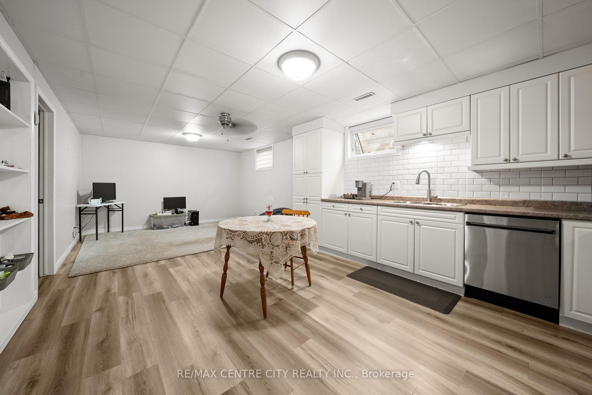 Lower granny-suite Open Concept