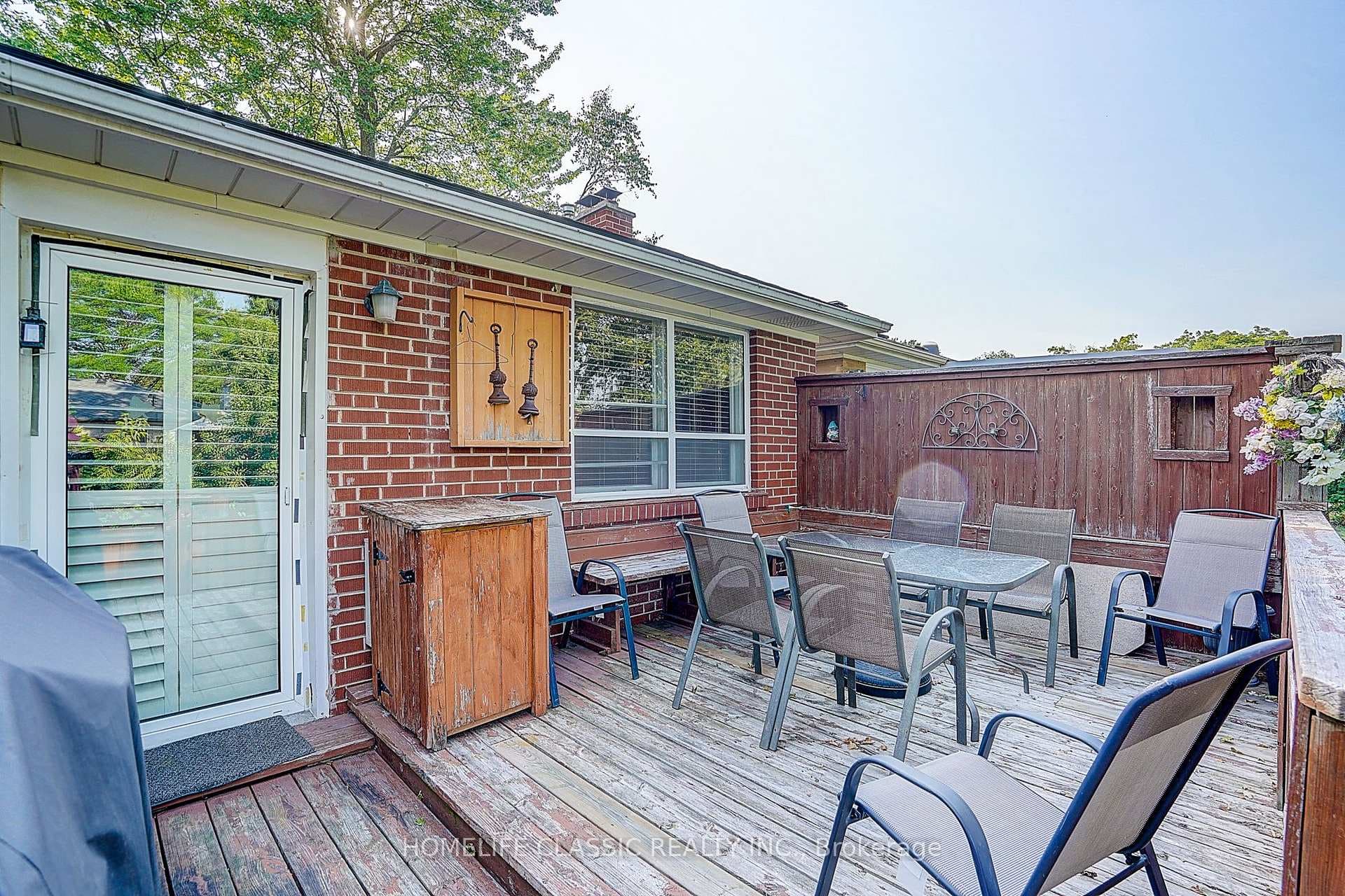 267 IREDALE Road photo 32