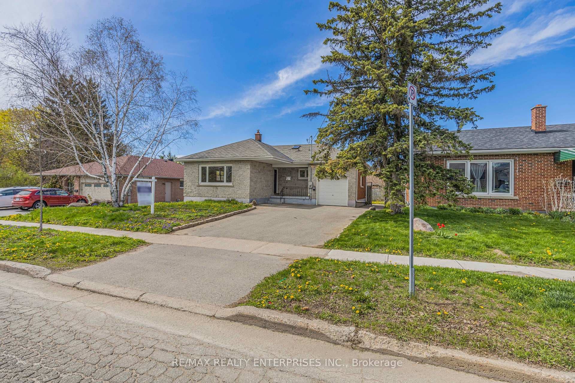 218 Wellington Street photo 2