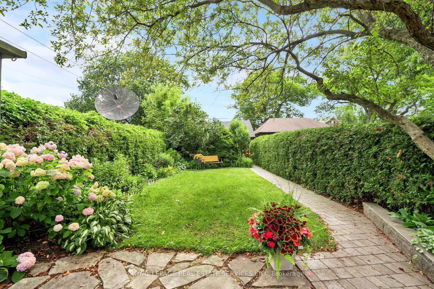 557 Beresford Avenue photo 32