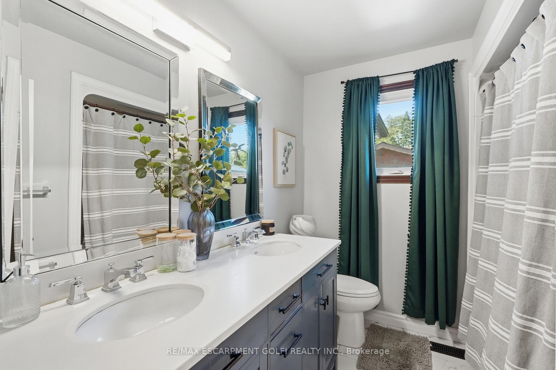 33 Debora Drive photo 16