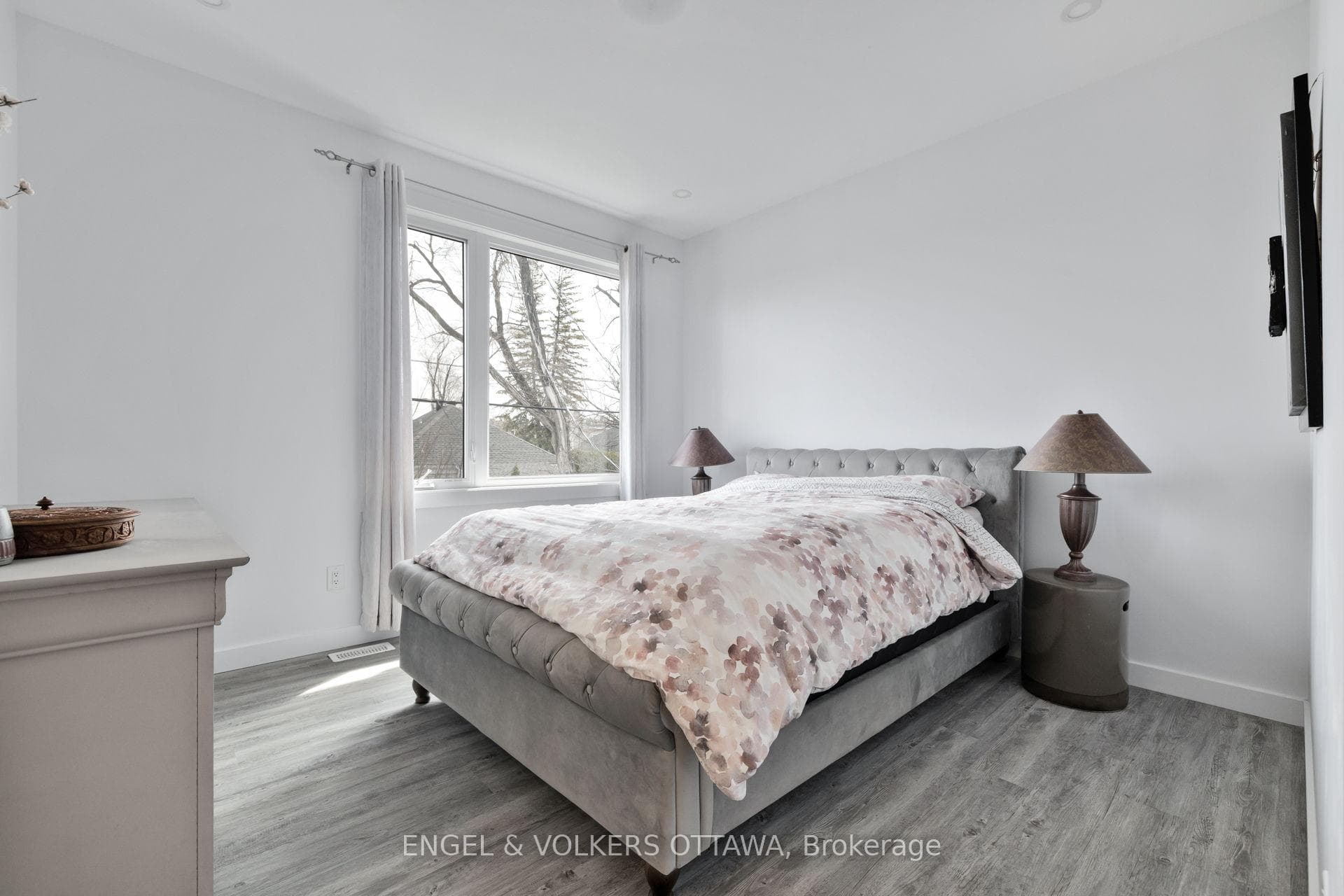 151 Longpré Street photo 29