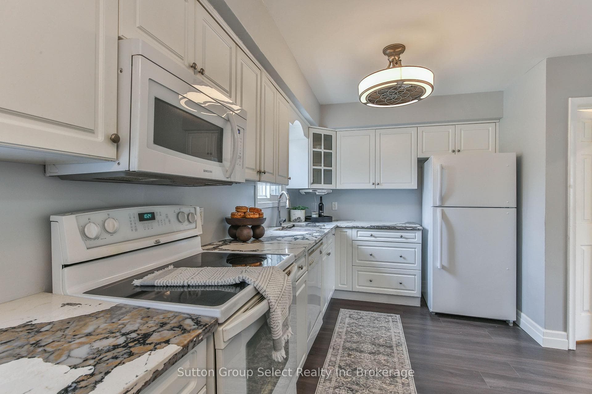 1009 A Nesbitt Crescent photo 10