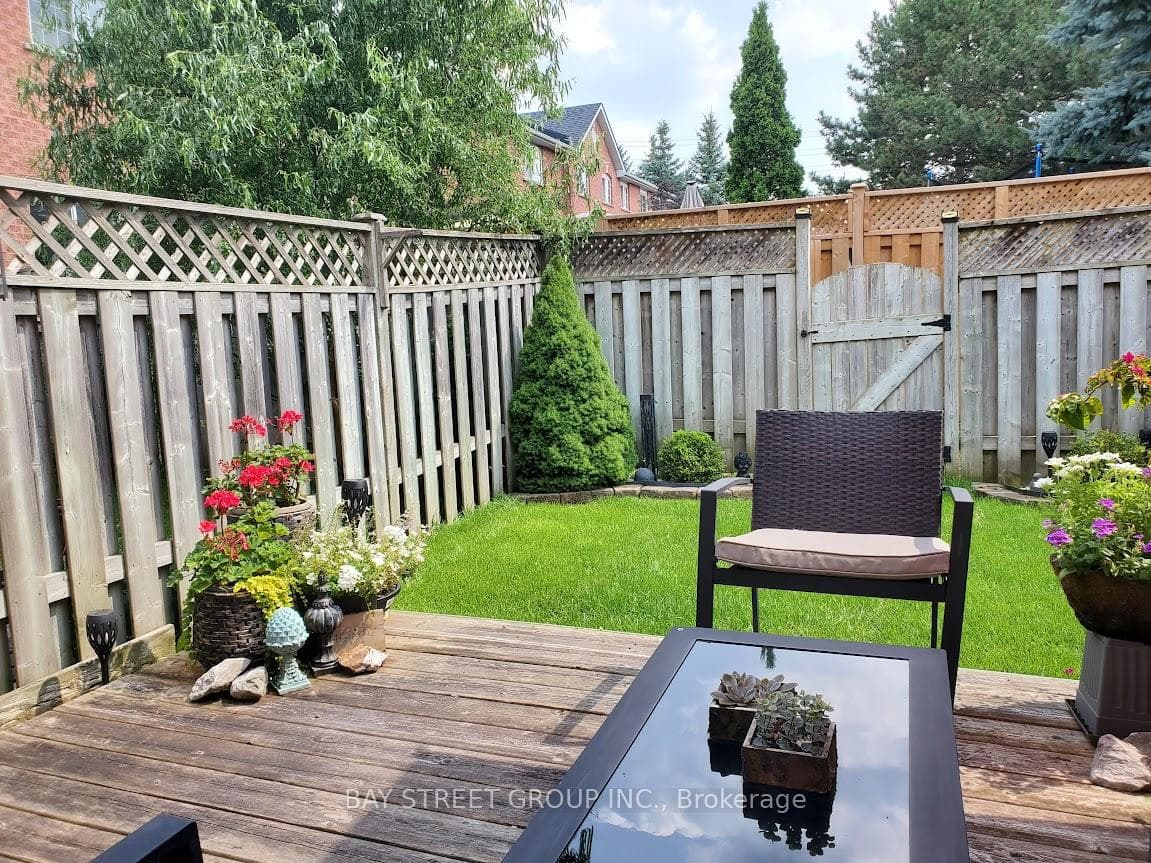658 Macnab Gate photo 15