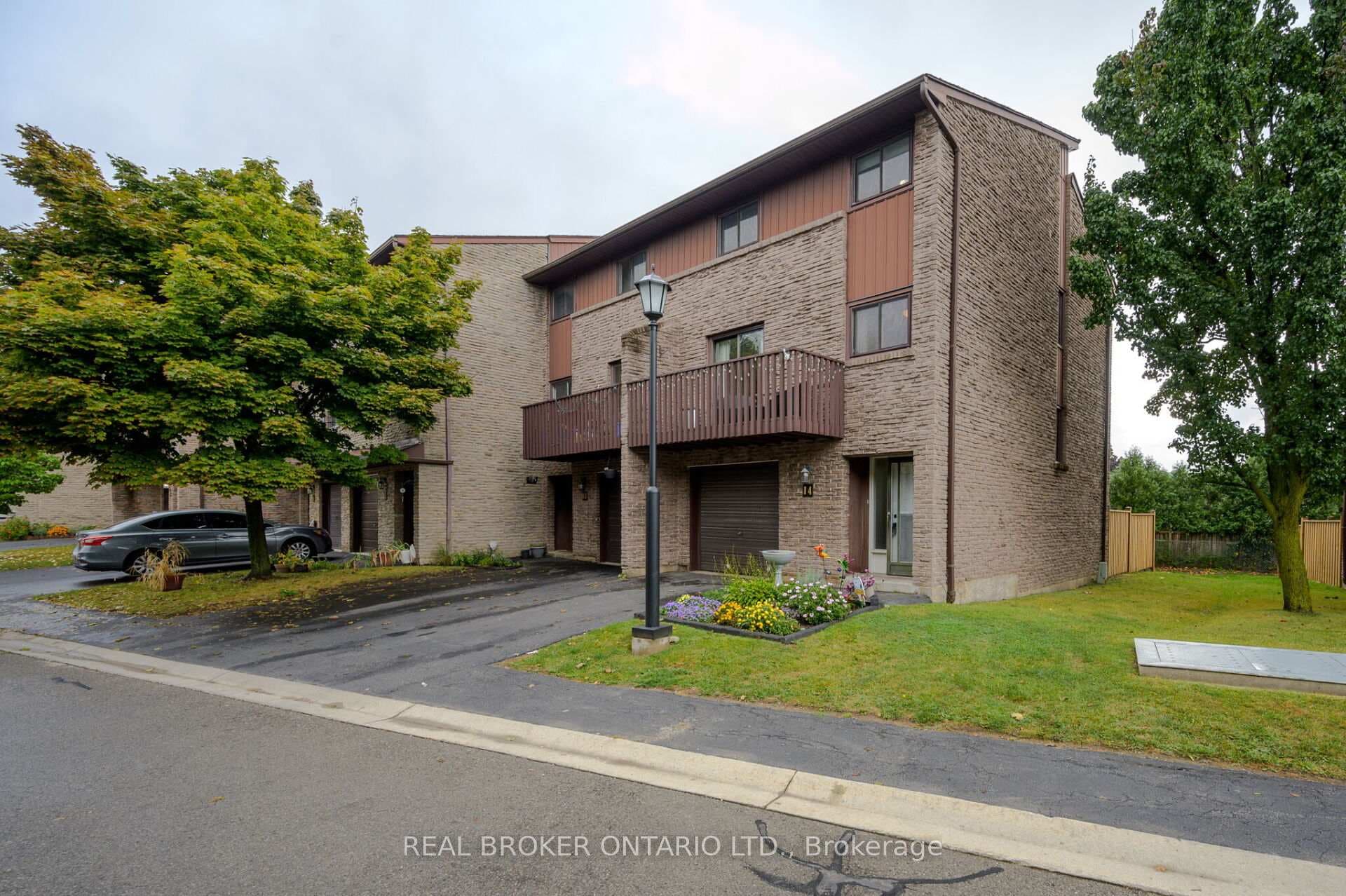 1250 Limeridge Road Unit 14 photo 2