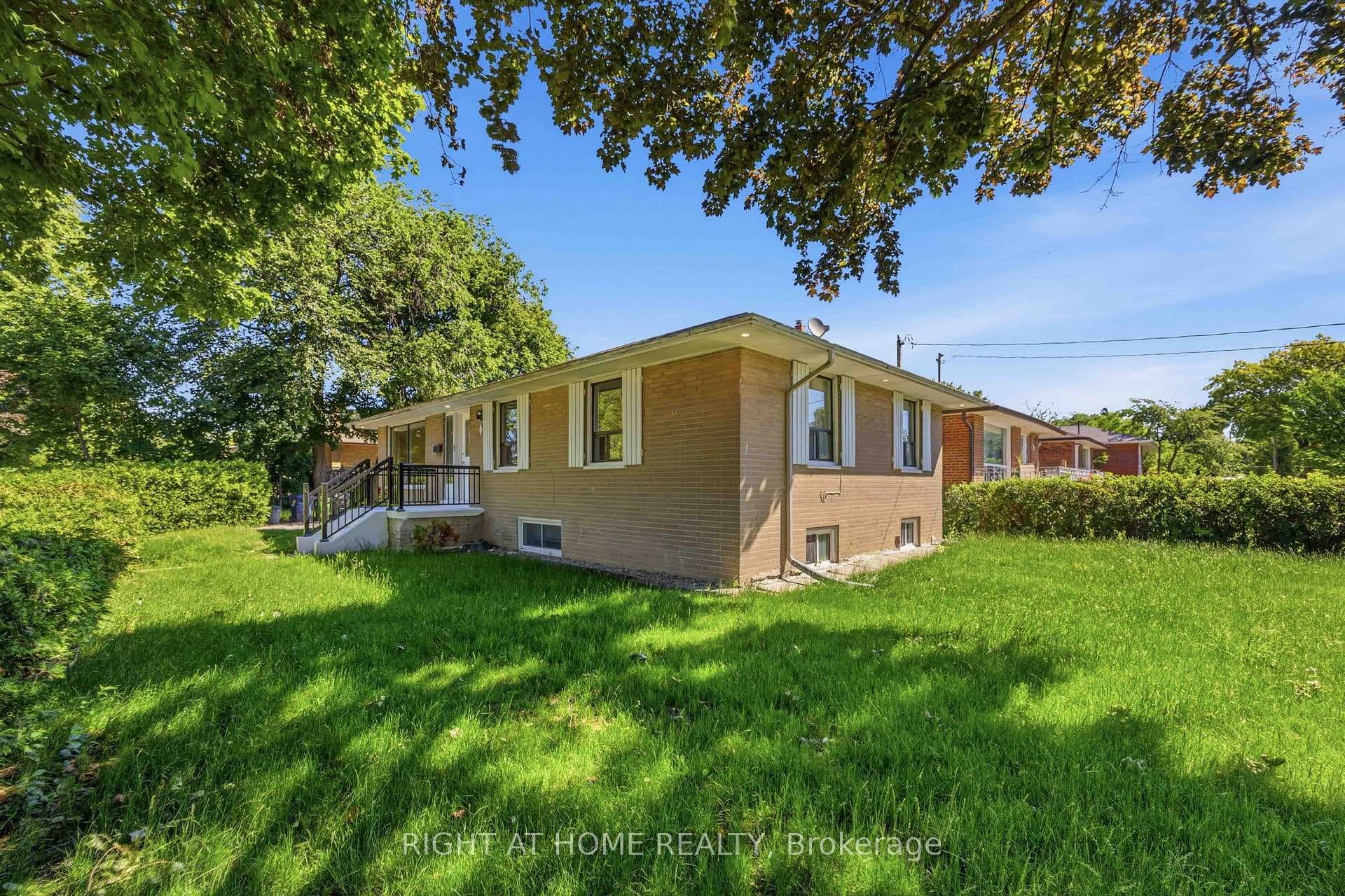 1 Mozart Avenue photo 41