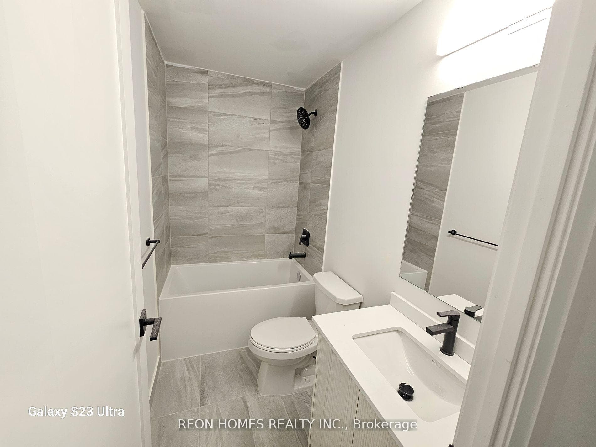 2369 Danforth Avenue Unit 705 photo 10