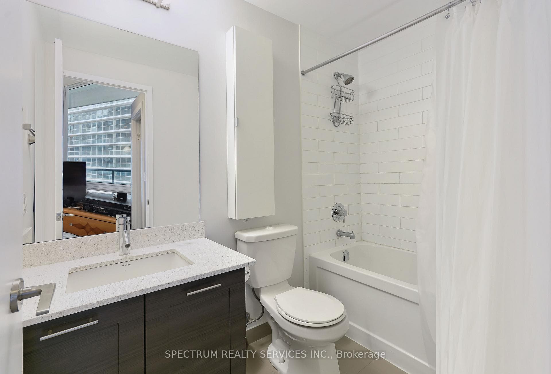 20 Bruyeres Mews Unit 1810 photo 21