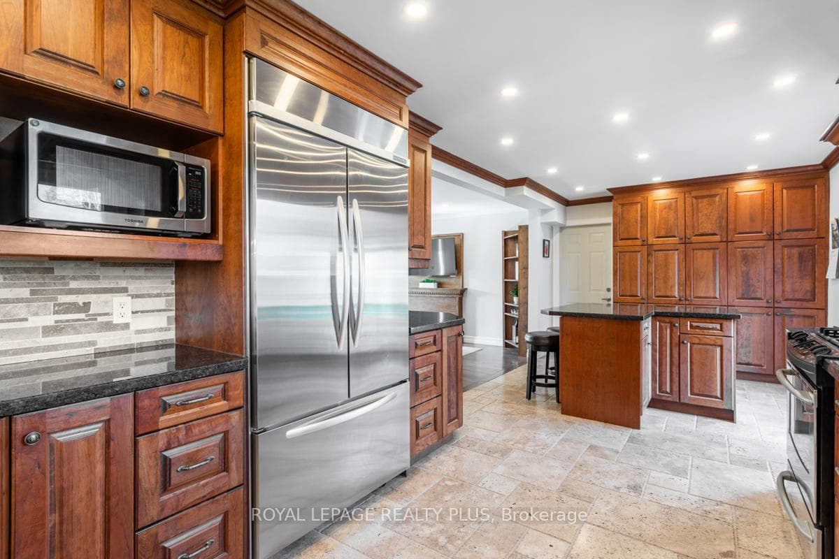 1346 Wakefield Crescent photo 13