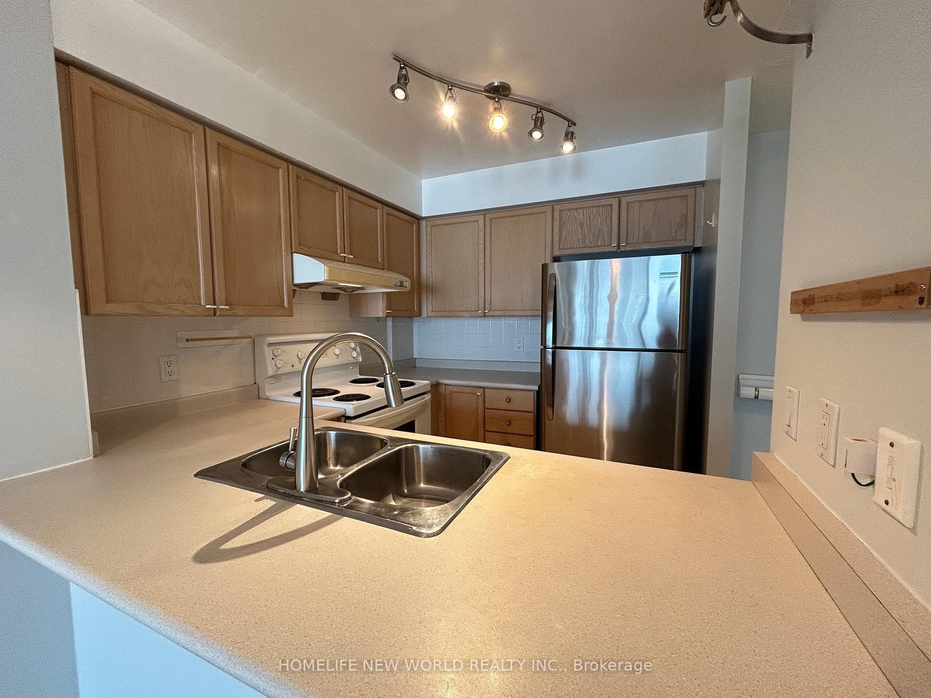 8 Hillcrest Avenue Unit 2705 photo 8