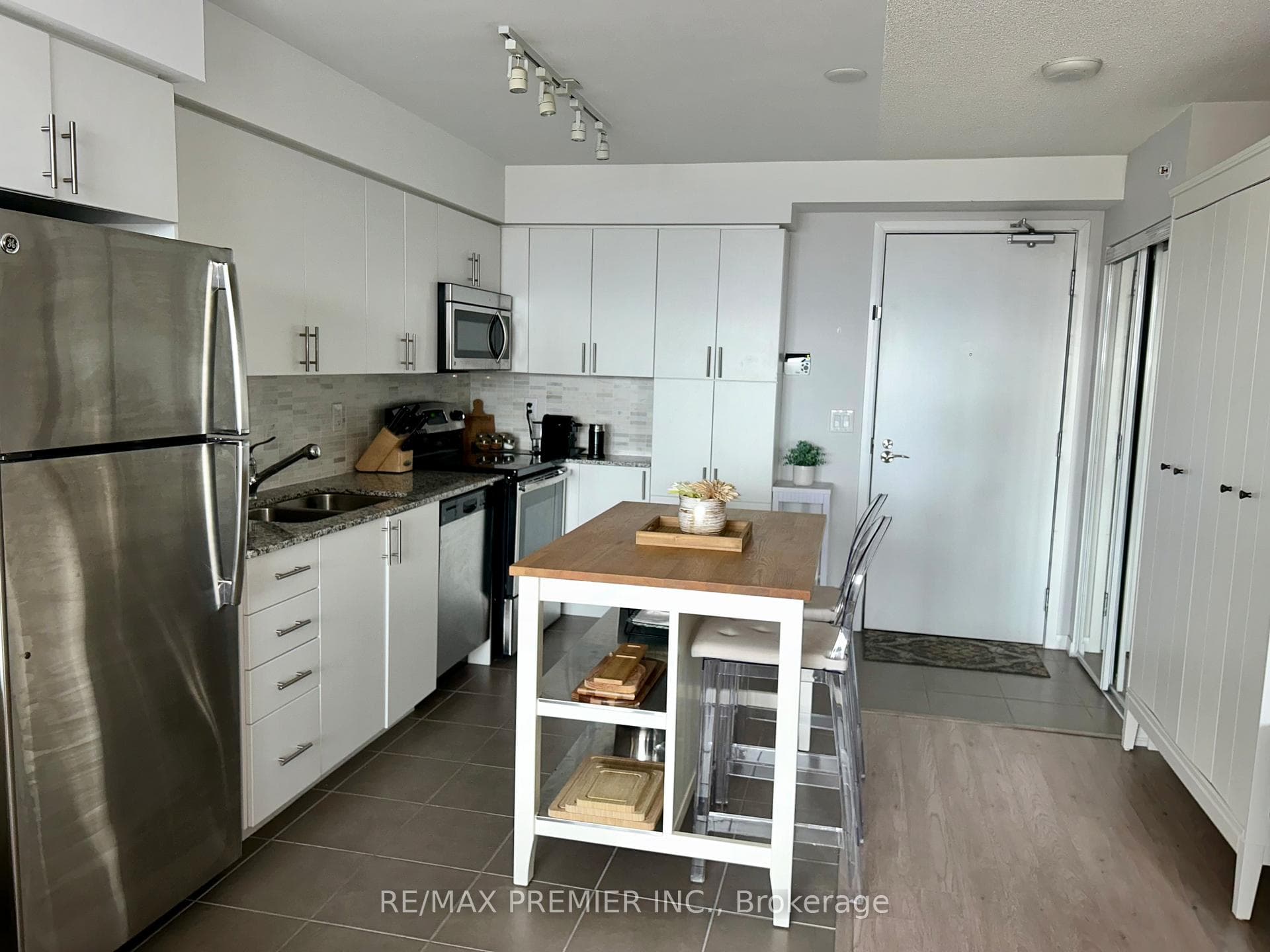 830 Lawrence Avenue Unit 1109 photo 2
