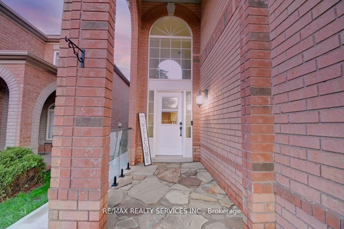 5 Stella Crescent photo 4