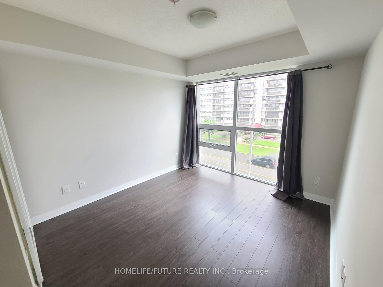 30 Meadowglen Place Unit 310 photo 3