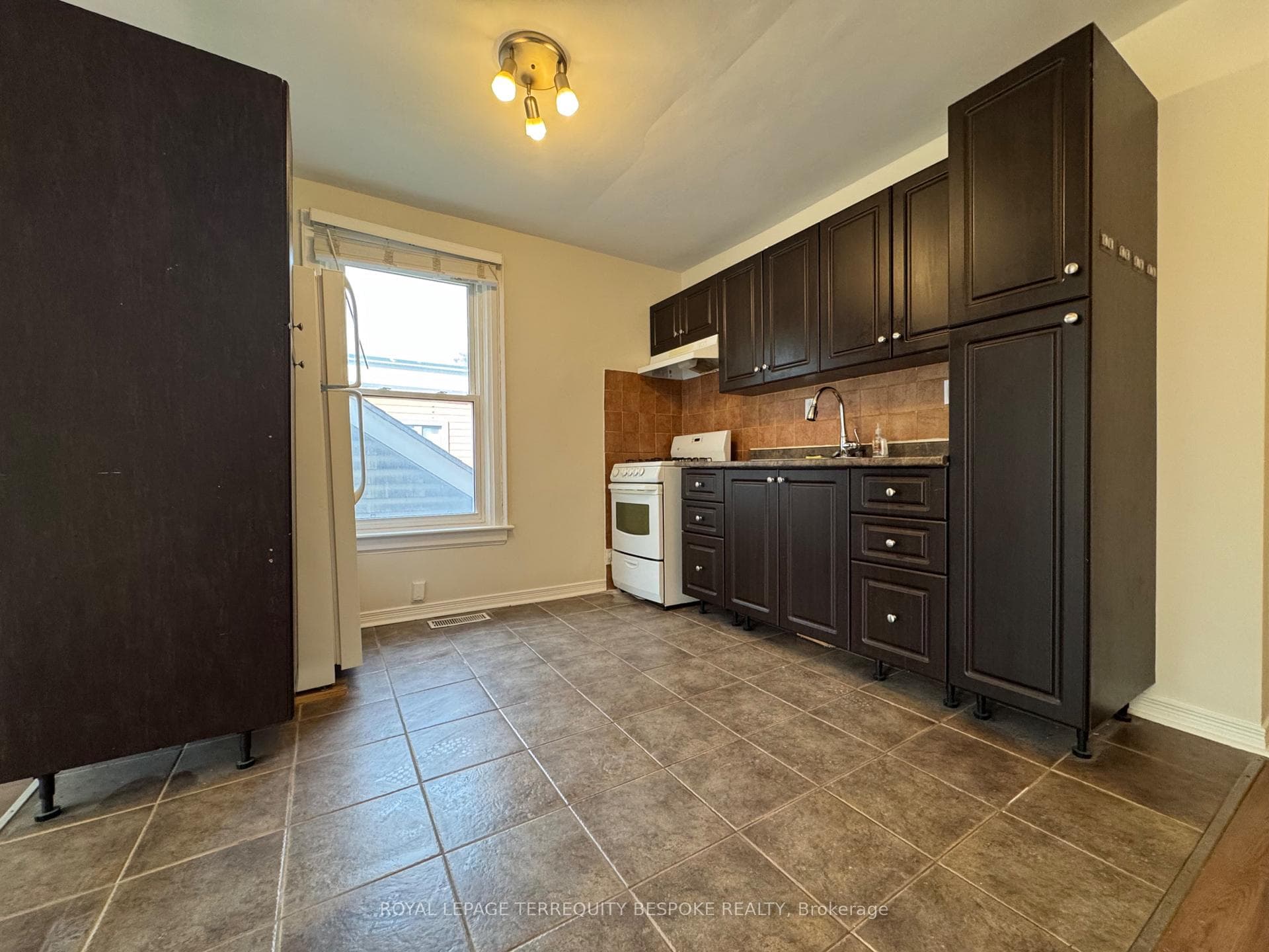 19 Lewis Street Unit 3 - upper photo 3