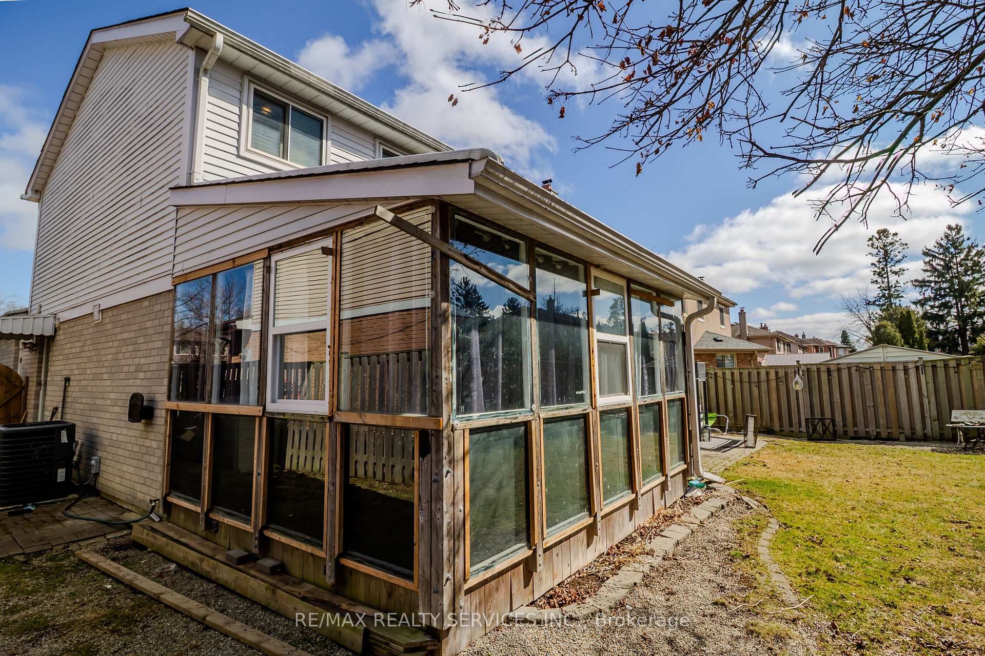 1008 Moorelands Crescent photo 48