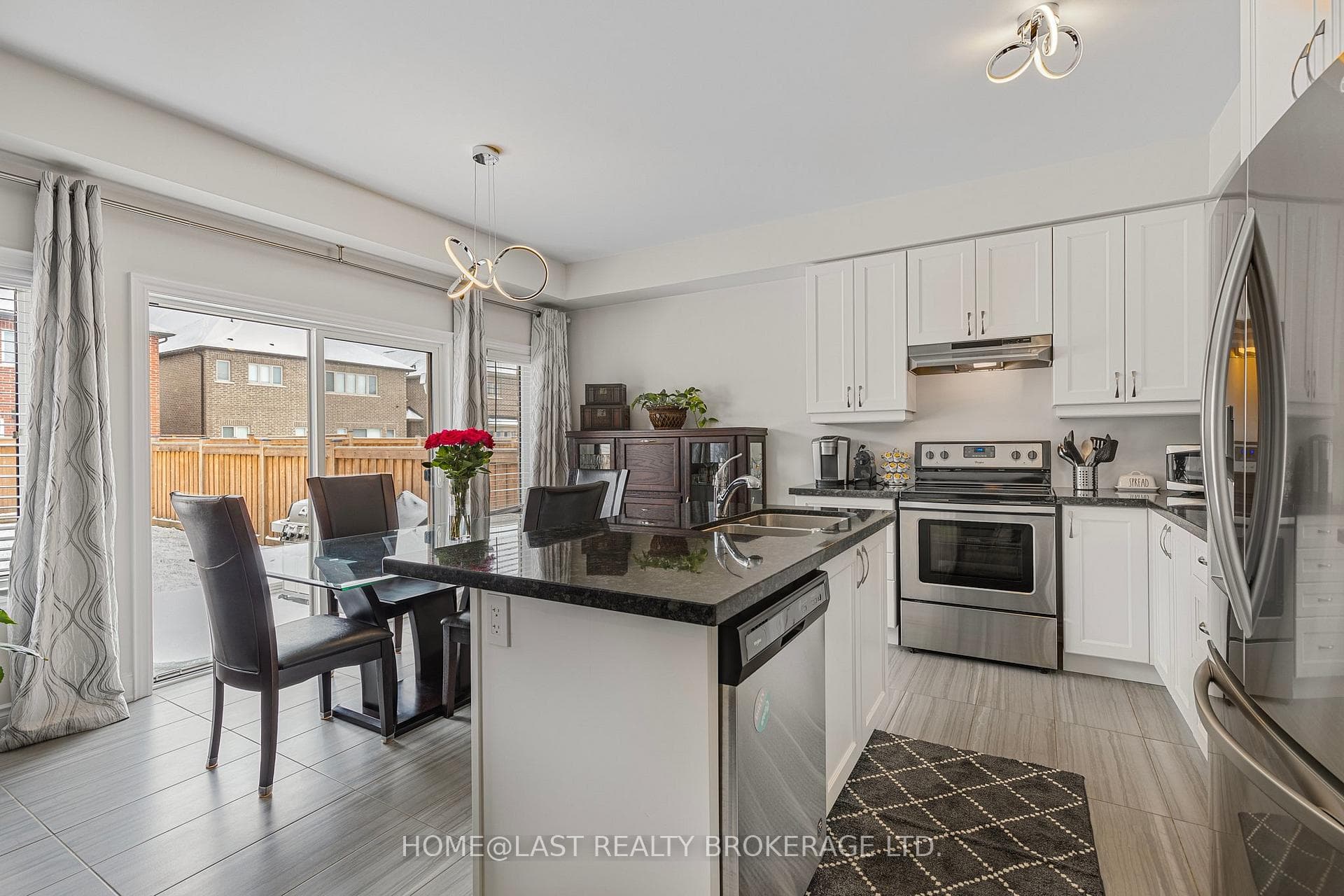 1437 Farrow Crescent photo 11